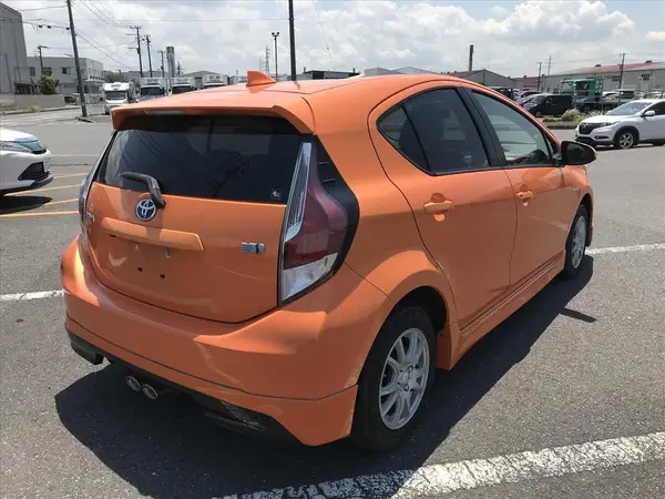 2015 Toyota AQUA S Carousel 6