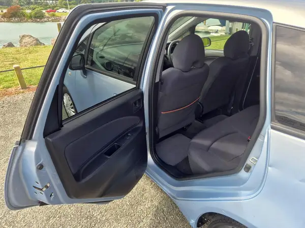 2005 Mitsubishi COLT PLUS Carousel 2