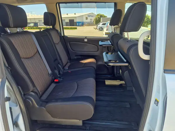 2015 Nissan Serena Highway Star S-HYBRID Carousel 9
