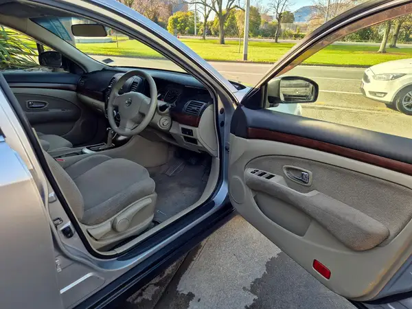 2006 Nissan Bluebird SYLPHY Carousel 2