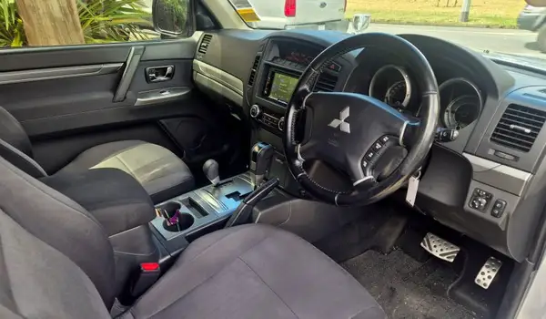 2013 Mitsubishi Pajero 3.2TD 4×4 Hi/Low SWB Carousel 5