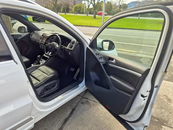2014 Volkswagen Tiguan TSI132KW 2.0P4WD7A Carousel 1