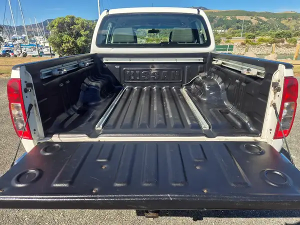 2013 Nissan Navara D/C 2.5D 4WD ST-X AT Carousel 5