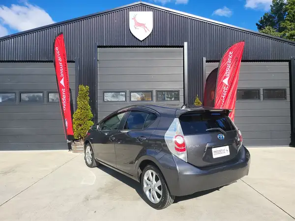 2014 Toyota AQUA G SPEC WITH LEATHER Carousel 6
