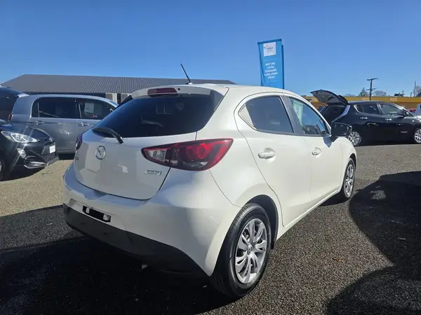 2015 Mazda DEMIO 13S URBAN Carousel 3