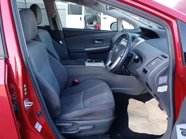 2013 Toyota Prius ALPHA G 7 SEATER Carousel 1