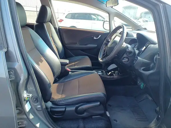 2012 Honda Fit SHUTTLE HYBRID Carousel 6