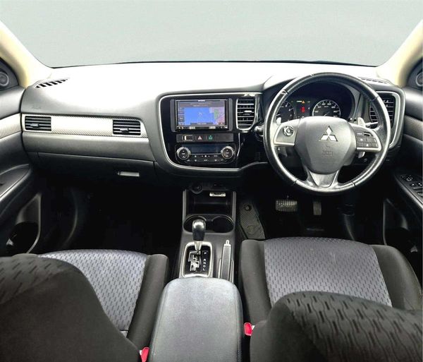 2012 Mitsubishi Outlander 24G 4wd 7-Seater !! Radar Cruise Carousel 6