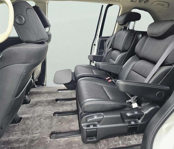 2014 Honda Odyssey ABSOLUTE EX - Captain Seats Carousel 10