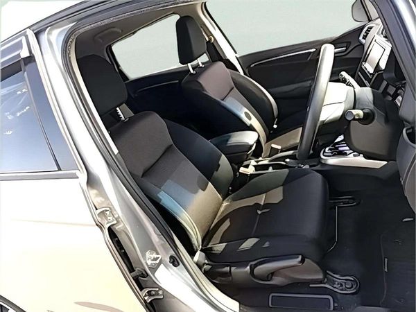 2015 Honda Fit HYBRID F-Package Carousel 6