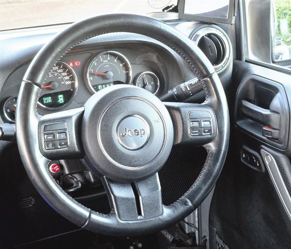 2018 Jeep Wrangler Unlimited Sahara 4x4 !! Cruise Control Carousel 9
