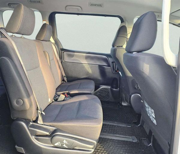 2014 Toyota Noah HYBRID G -7 seater !! DUAL POWER DOORS Carousel 8