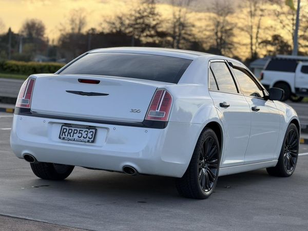 2015 Chrysler 300 **Cruise Control*V6*parking Sensors*Reverse Camera** Carousel 6