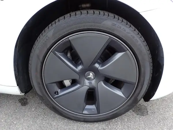 2021 Tesla Model 3 60kWh RWD LFP - Refresh Carousel 7