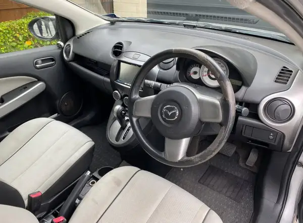 2009 Mazda Demio Carousel 3