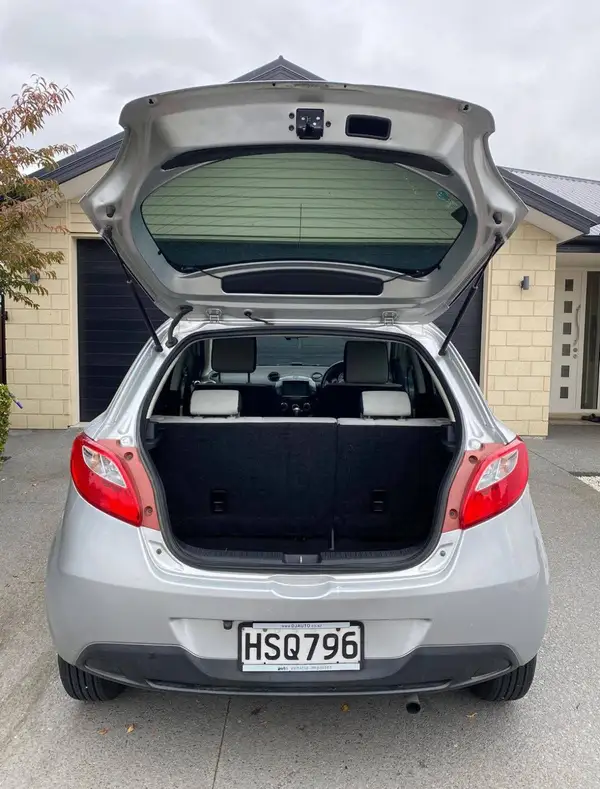 2009 Mazda Demio Carousel 2
