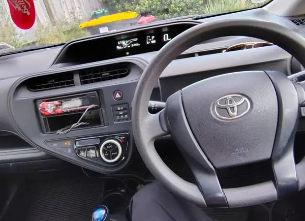 Toyota Aqua 2018L Model Carousel 3