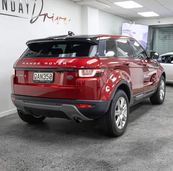 2017 Range Rover Carousel 1