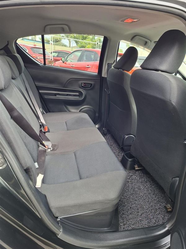 2015 Toyota Aqua Cruise control, Heated seats ,Reverse camera,Alloys Carousel 6