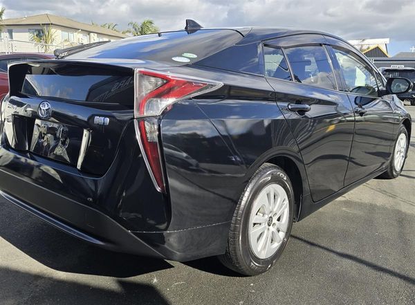 2016 Toyota Prius Hybrid New shape Low km Carousel 3