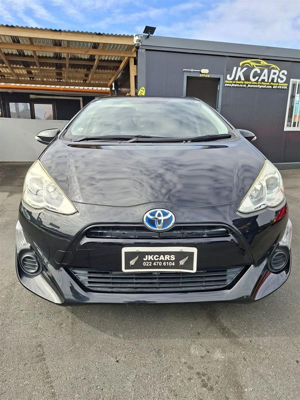 2015 Toyota Aqua Cruise control, Heated seats ,Reverse camera,Alloys Carousel 1