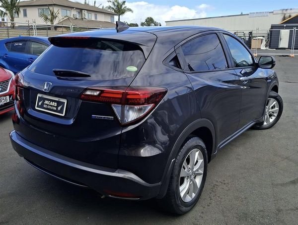 2015 Honda Vezel Hybrid Carousel 3