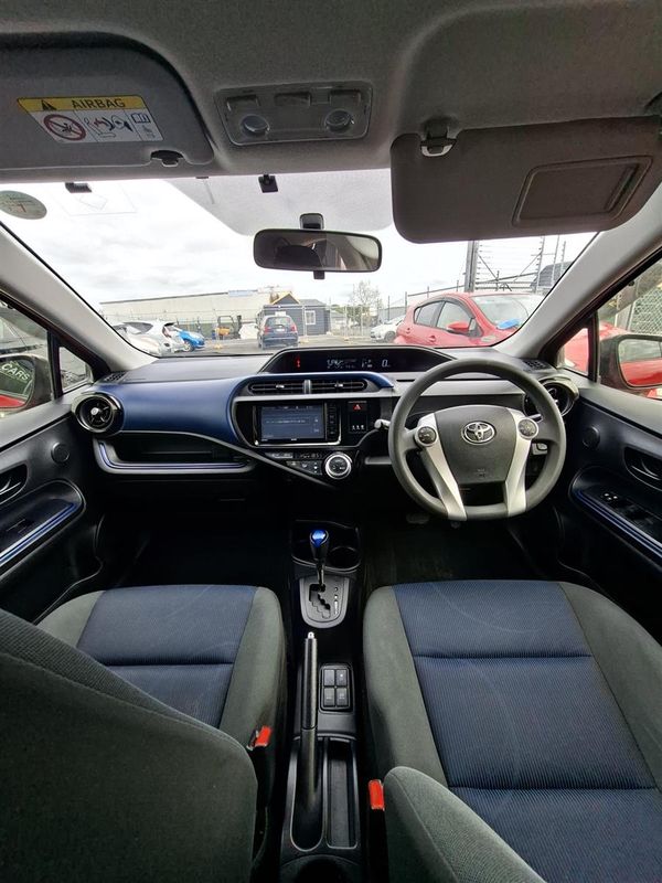 2015 Toyota Aqua HYBRID Carousel 11
