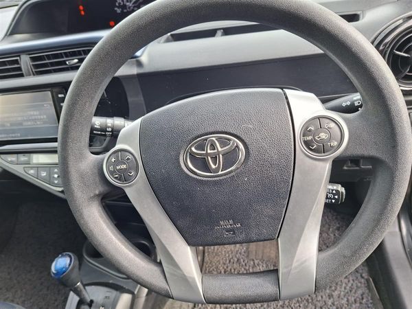 2015 Toyota Aqua Cruise control, Heated seats ,Reverse camera,Alloys Carousel 7
