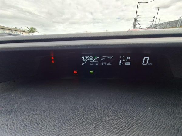 2015 Toyota Aqua HYBRID Carousel 9
