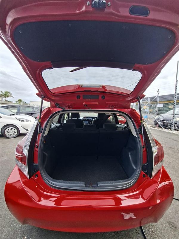 2015 Toyota Aqua HYBRID Carousel 10