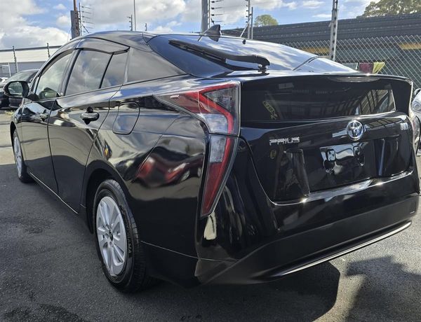 2016 Toyota Prius Hybrid New shape Low km Carousel 5