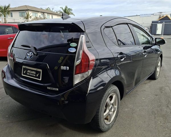 2015 Toyota Aqua Cruise control, Heated seats ,Reverse camera,Alloys Carousel 2