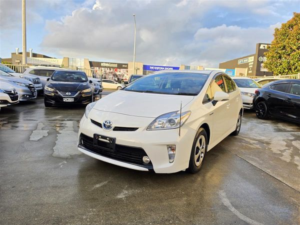 2014 Toyota Prius Hybrid G Half Leather Cruise Electric Seats Rev Cam Bluetooth Finance Available