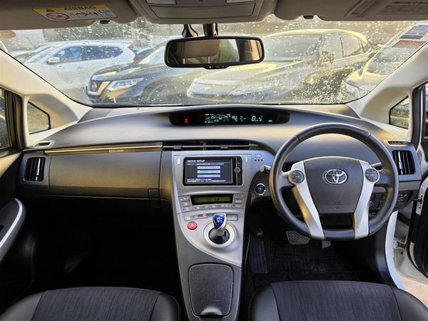 2014 Toyota Prius Hybrid G Half Leather Cruise Electric Seats Rev Cam Bluetooth Finance Available Carousel 9