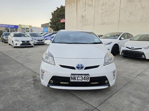 2015 Toyota Prius S Hybrid Keyless Alloys English Stereo/Bluetooth Rev Camera Finance Available Carousel 14