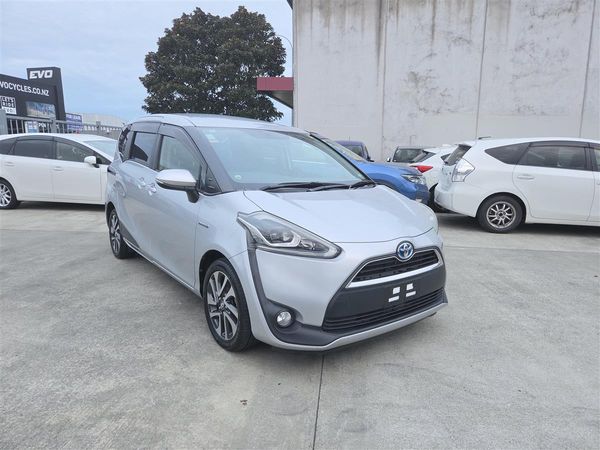 2017 Toyota Sienta Hybrid 1.5G 7 Seats Alloys Keyless Electric Doors Rev Cam Finance Available Carousel 8