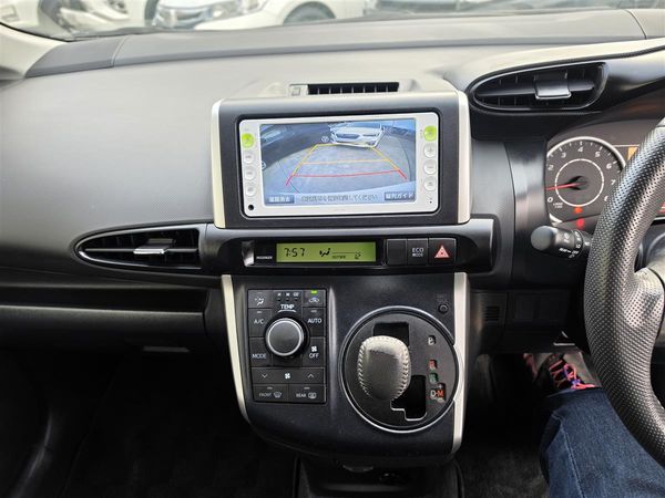 2012 Toyota Wish 1.8X New Shape *7 Seater* Low Kms Rev Camera/Bluetooth Finance Available Carousel 6