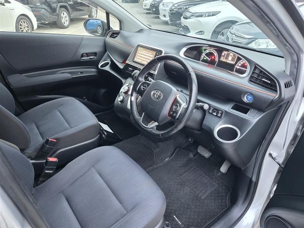 2017 Toyota Sienta Hybrid 1.5G 7 Seats Alloys Keyless Electric Doors Rev Cam Finance Available Carousel 2