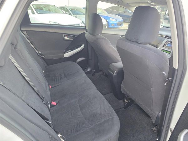 2015 Toyota Prius S Hybrid Keyless Alloys English Stereo/Bluetooth Rev Camera Finance Available Carousel 9