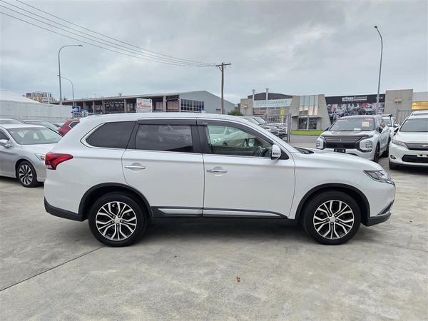 2015 Mitsubishi Outlander 4WD Auto Stop 7 Seater Adaptive Cruise Lane Assist FCM Rev Cam Finance Available Carousel 7