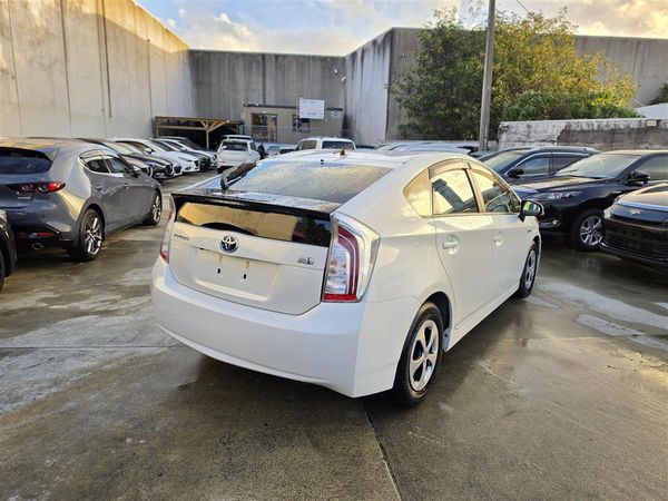 2014 Toyota Prius Hybrid G Half Leather Cruise Electric Seats Rev Cam Bluetooth Finance Available Carousel 1