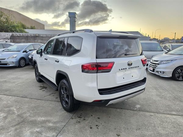 2024 Toyota Land Cruiser 300 GR SPORT 7 Seats 4WD JBL 360 Cam HUD Finance Available Carousel 8