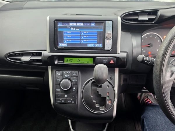 2013 Toyota Wish 1.8X New Shape *7 Seats* Low Kms Rev Camera/Bluetooth Finance Available Carousel 14