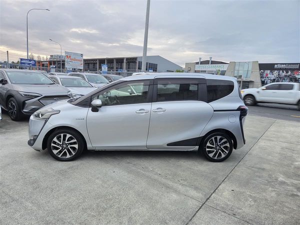 2017 Toyota Sienta Hybrid 1.5G 7 Seats Alloys Keyless Electric Doors Rev Cam Finance Available Carousel 3