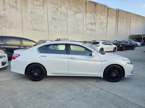 2016 Honda Accord Hybrid 2.0EX Adaptive Cruise Electric Seats Lane Assist Rev Cam Finance Available Carousel 1
