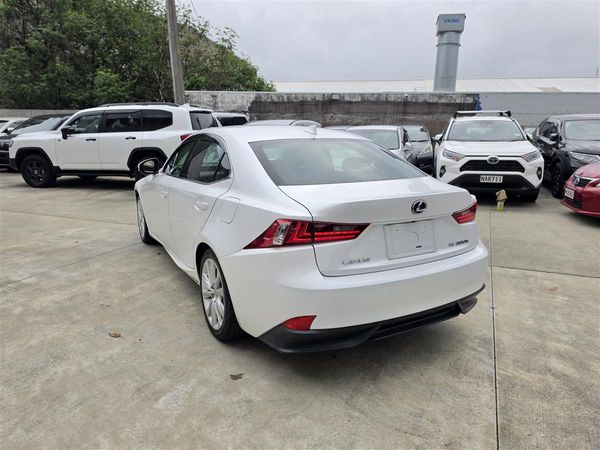 2015 Lexus IS 300h Hybrid SUNROOF Leather Radar Cruise BSM Electric Seat Finance Available Carousel 3