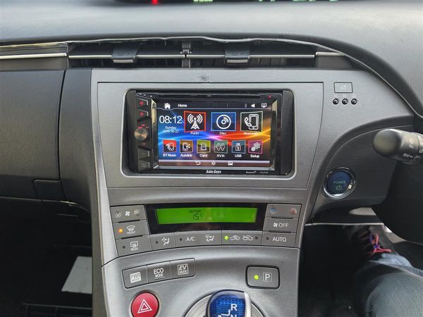 2015 Toyota Prius S Hybrid Keyless Alloys English Stereo/Bluetooth Rev Camera Finance Available Carousel 13