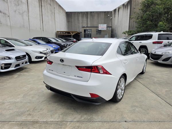2015 Lexus IS 300h Hybrid SUNROOF Leather Radar Cruise BSM Electric Seat Finance Available Carousel 4