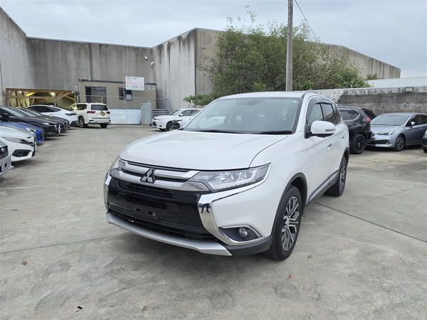 2015 Mitsubishi Outlander 4WD Auto Stop 7 Seater Adaptive Cruise Lane Assist FCM Rev Cam Finance Available