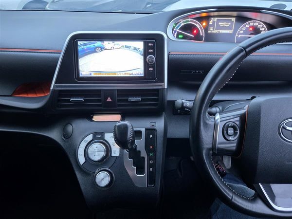 2017 Toyota Sienta Hybrid 1.5G 7 Seats Alloys Keyless Electric Doors Rev Cam Finance Available Carousel 15